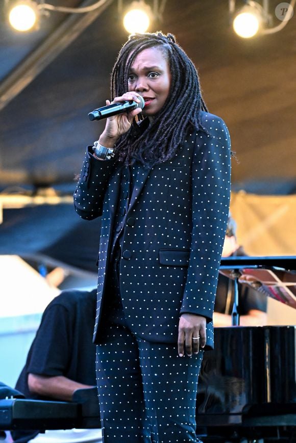 Kareen Guiock Thuram en concert sur la scène de la Pinède Gould dans le cadre de 64ème édition du Jazz à Juan les Pins le 17 juillet 2025. © Lionel urman/Bestimage