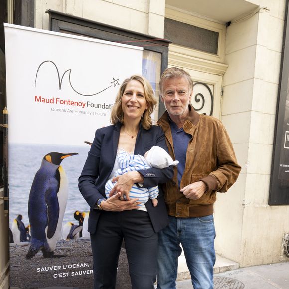Maud Fontenoy (avec sa fille Elea) et Franck Dubosc lors de la cérémonie des prix pédagogiques pour l'Océan de la fondation Maud Fontenoy, au théâtre de l'Oeuvre, en compagnie de 300 enfants ayant participé au programme de la fondation. Paris, le 6 juin 2024.
© Pierre Perusseau/Bestimage