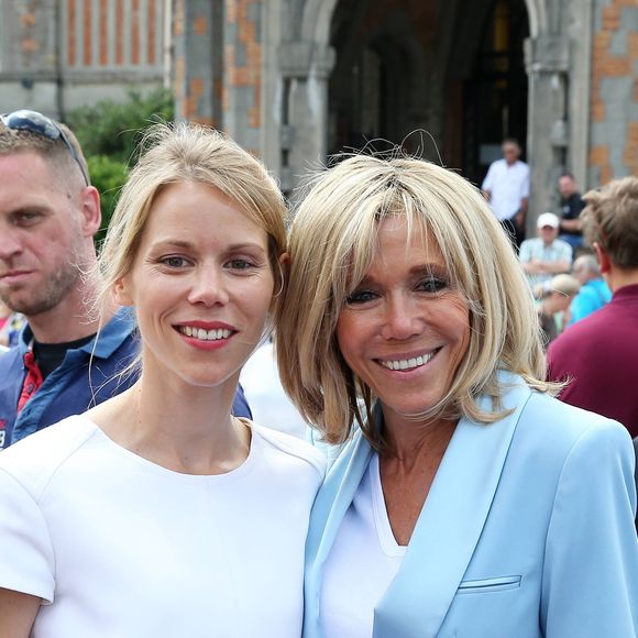 Tiphaine Auzière influencée par l'histoire de sa mère, Brigitte Macron 

La première dame Brigitte Macron (Trogneux) et sa fille Tiphaine Auzière vont voter à la mairie du Touquet pour le second tour des législatives, au Touquet. © Sébastien Valiela-Dominique Jacovides/Bestimage