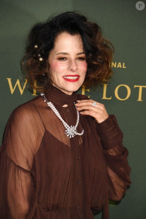 Parker Posey à la première de la saison 3 de la série "White Lotus", le 10 février 2025 à Los Angeles.


©Bestimage