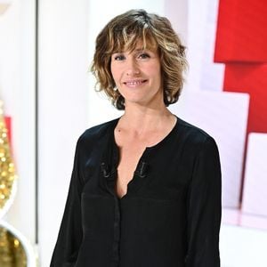 Cécile de France à l'enregistrement de l'émission "Vivement Dimanche" au Studio Gabriel à Paris, le 26/11/2022. Crédit Guillaume Gaffiot / Bestimage