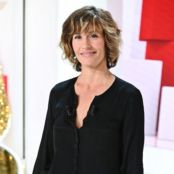 Cécile de France à l'enregistrement de l'émission "Vivement Dimanche" au Studio Gabriel à Paris, le 26/11/2022. Crédit Guillaume Gaffiot / Bestimage