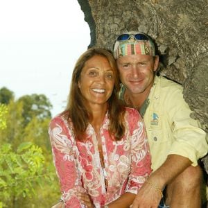 Vincent Lagaf' pose avec son ex femme Véronique dans leur propriété à Cavalaire le 8 aout 2003. Crédit Frédéric Piau/Bestimage