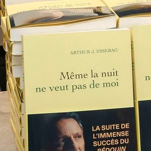 Exclusif - Arthur (Jacques Essebag) en séance de dédicaces pour la sortie de son nouveau livre "Même la nuit ne veut pas de moi (Ed. Grasset)" à la librairie Lamartine à Paris, le 27 mai 2026.
© Jacques Tribeca/Bestimage