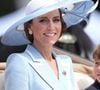 Kate Middleton a fait une apparition particulièrement remarquée lors de Trooping the Colour, la célébration officielle de l’anniversaire du roi Charles

Catherine (Kate) Middleton, princesse de Galles - La princesse de Galles assiste à la parade « Trooping the Colour » au palais de Buckingham, à Londres, au Royaume-Uni
© Julien Burton / Bestimage