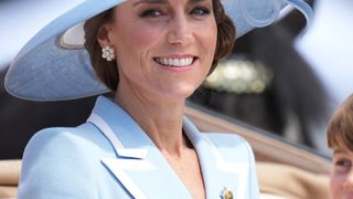 Kate Middleton rayonne à Trooping the Colour : cette tenue bleu pâle ressemble trait pour trait à celle portée par Lady Diana il y a près de 40 ans