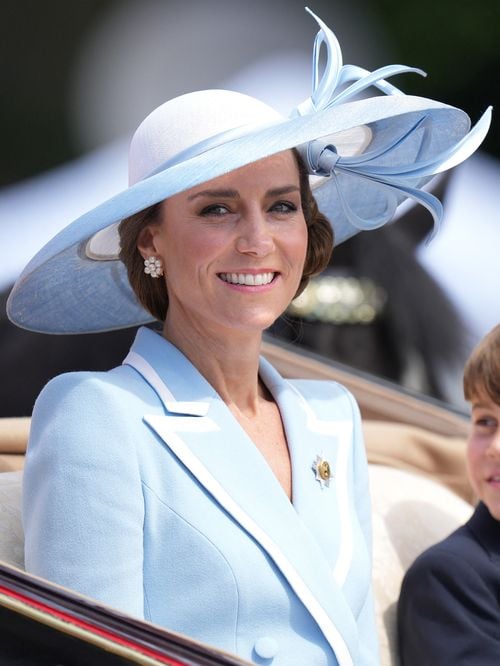 Kate Middleton rayonne à Trooping the Colour : cette tenue bleu pâle ressemble trait pour trait à celle portée par Lady Diana il y a près de 40 ans
