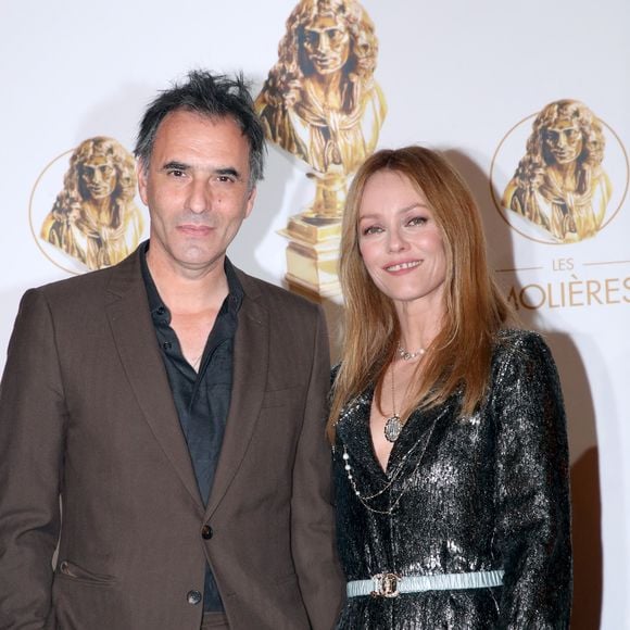 Ce mercredi, Vanessa Paradis souhaitera un joyeux (52ème) anniversaire à son époux Samuel Benchetrit.

Vanessa Paradis et son mari Samuel Benchetrit (auteur et metteur en scène de la pièce « Maman » dans laquelle Vanessa est nominée) - 33ème « Nuit des Molières » aux Folies Bergère à Paris. Bertrand Rindoff / Bestimage