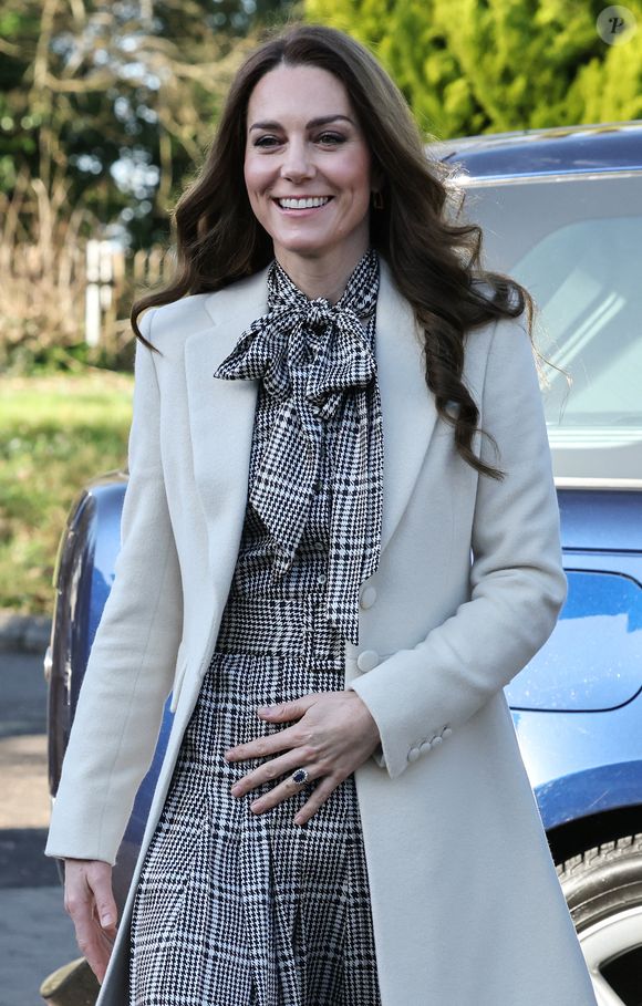 "Son grand-père était un très bon photographe. Quand elle était enfant, il lui montrait ses diapositives. C'est lui qui lui a appris à prendre des photos", rapportait le Daily Express en mars 2022.

Catherine (Kate) Middleton, princesse de Galles visite Tŷ Hafan, un hospital pour enfants qui soutient les familles du Pays de Galles pour garantir que les enfants atteints de maladies réduisant l'espérance de vie vivent une vie épanouissante, à Sully, Cardiff, Royaume-Uni, le 30 janvier 2025. Julien Burton / Bestimage