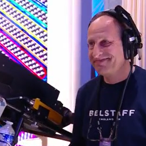 Yann Barthès annonce le départ à la retrait d'un membre de son équipe de "Quotidien". TMC