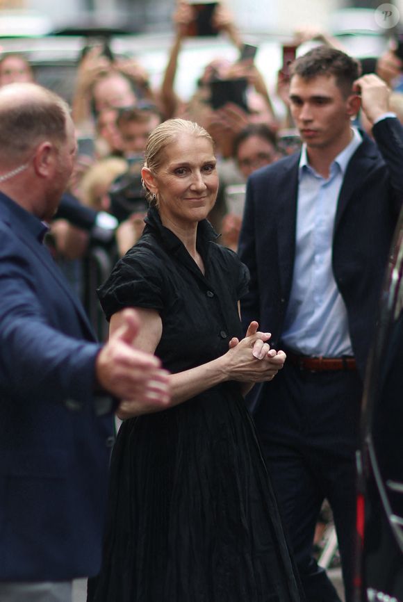 Céline Dion à la sortie de l'hôtel Royal Monceau à Paris avant l'ouverture des Jeux Olympiques (JO) de Paris 2024, à Paris, France, le 24 juillet 2024.
Agence/Bestimage