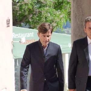 La navigatrice est en couple avec l’homme politique Olivier Chartier

Exclusif - Olivier Chartier, Nicolas Sarkozy - Mariage de la navigatrice et femme politique et vice-présidente de la région Sud-Provence-Alpes-Côte-d'Azur, Maud Fontenoy avec le conseiller régional poitevin Olivier Chartier à l'église de Gassin dans le Var le 26 mai 2018. Maud Fontenoy va accoucher de son 4ème enfant dans moins d'une semaine. © Christiane Georges/Nice Matin/Bestimage