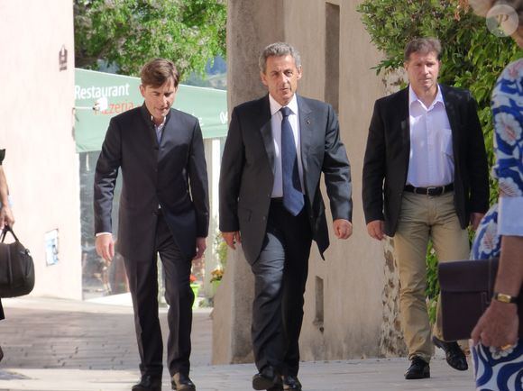 La navigatrice est en couple avec l’homme politique Olivier Chartier

Exclusif - Olivier Chartier, Nicolas Sarkozy - Mariage de la navigatrice et femme politique et vice-présidente de la région Sud-Provence-Alpes-Côte-d'Azur, Maud Fontenoy avec le conseiller régional poitevin Olivier Chartier à l'église de Gassin dans le Var le 26 mai 2018. Maud Fontenoy va accoucher de son 4ème enfant dans moins d'une semaine. © Christiane Georges/Nice Matin/Bestimage