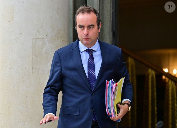 Il succède à François Bayrou, dont le gouvernement a été renversé.

Sébastien Lecornu, Ministre des Armées - Le président de la République accueille les participants à la réunion de la coalition des volontaires au palais de l'Elysée à Paris le 4 septembre 2025.

© Christian Liewig / Bestimage