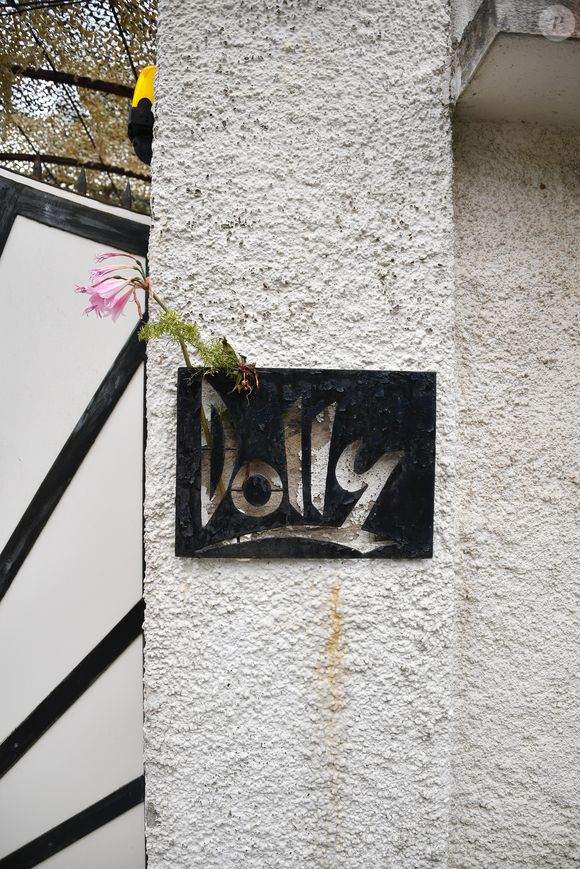 Annie Cordy - Les fans se recueillent devant sa maison, chemin du Séminaire à Vallauris en 2020 © Lionel Urman / Bestimage