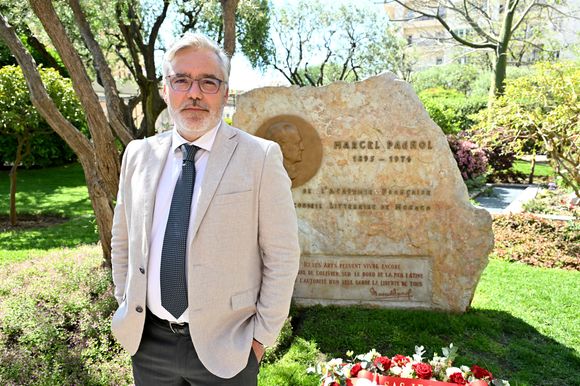 Avec un film d’animation signé Sylvain Chomet, des fournitures scolaires ou un musée à Allauch, l’héritier veut faire rayonner Pagnol auprès de toutes les générations.

Nicolas Pagnol - Le prince Albert II de Monaco a rendu hommage à Marcel Pagnol devant la stèle du square Marcel Pagnol des Jardins du Trocadéro, le 16 avril 2024, en compagnie de son petit fils, Nicolas Pagnol, commémorant ainsi les 50 ans de la disparition de cet homme de lettres. © Bruno Bebert / Bestimage