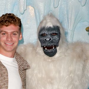 “Il y a très peu de personnes qui me disent non. Ce n’est pas facile”, assure-t-il

Léon Marchand - Avant-première du documentaire "Kaizen" au Grand Rex à Paris le 13 Setpembre 2024. © Coadic Guirec / Bestimage