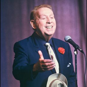 Archives - Charles Trenet sur scène en concert pour son jubilé
