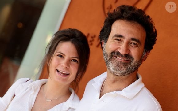 Mathieu Madénian et sa femme Olivia au village lors des Internationaux de France de Tennis de Roland Garros 2026. Paris, le 26 mai 2026.
© Jacovides / Moreau / Bestimage