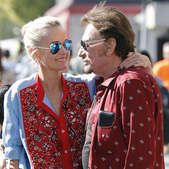 Johnny Hallyday avec sa femme Laeticia, leurs filles Jade et Joy, Marie Poniatowski avec son mari Pierre Rambaldi et leur fille Tess, à Santa Monica, le 1er avril 2017. 
© Bestimage