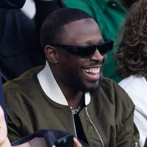 Le chanteur lance un club de padel qui fait déjà grand bruit.

Dadju - Les célébrités dans les tribunes lors du match aller de la demi-finale de la Ligue Des Champions 2025-2026 (LDC) "Paris Saint-Germain (PSG) - Bayern Munich (5-4)" au Parc des Princes, le 28 avril 2026.
© Cyril Moreau/Bestimage
