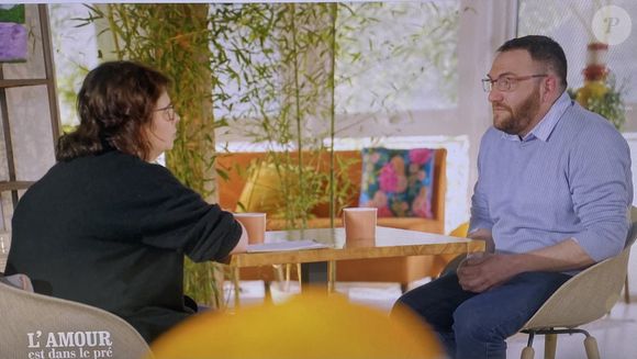 Anthony a ensuite pu discuter de manière plus classique avec Evelyne et Aurélie.

Anthony lors de ses speed-datings dans "L'amour est dans le pré"