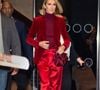 "Nous avons perdu un très grand journaliste", a également souligné la maman de trois garçons. 


Celine Dion arbore un total look rouge satin et velour à la sortie de son hôtel à New York, le 14 novembre 2019.