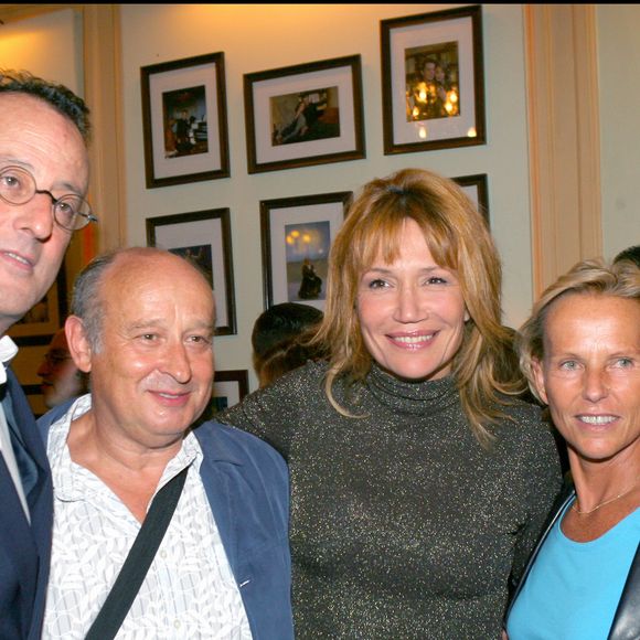 "Moi, j’étais amoureuse de Michel à un moment donné."

Jean Reno, Michel Jonasz, Clémentine Célarié et Christine Ockrent – Soirée de la générale de la pièce Les Grandes Occasions au Théâtre Édouard VII, à Paris.
RINDOFF-GUIREC / BESTIMAGE