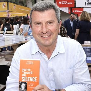 Pascal Bataille lors du Festival du Livre de Paris 2025 au Grand Palais à Paris le 12 avril 2025.
© Cédric Perrin / Bestimage