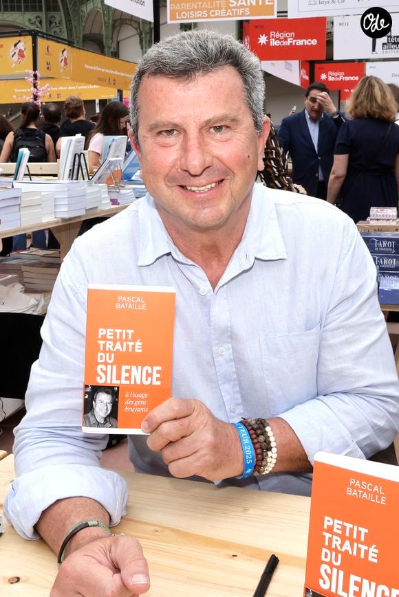 Pascal Bataille lors du Festival du Livre de Paris 2025 au Grand Palais à Paris le 12 avril 2025.

© Cédric Perrin / Bestimage