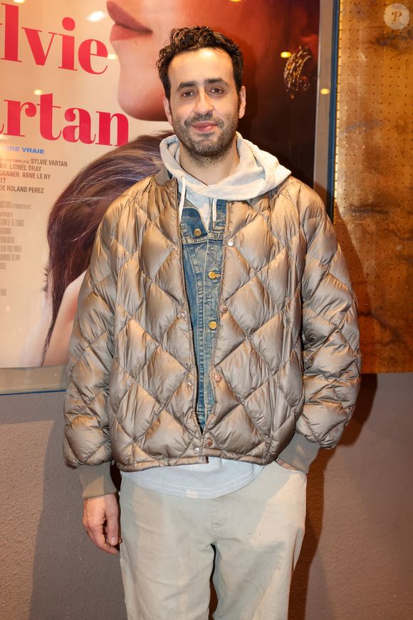 Exclusif - L'acteur Jonathan Cohen au Mérignac-Ciné en Gironde - France pour l'avant-première du film "Ma Mère, Dieu et Sylvie Vartan" du réalisateur Québécois Ken Scott et d'après le livre éponyme de l'avocat et chroniqueur Roland Perez, le 19 février 2025. ©Jean-Marc LHOMER/Bestimage.