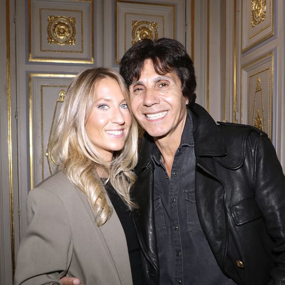 Une union prévue pour demain, déjà. 

Exclusif - Jean-Luc Lahaye avec sa compagne Paola - Soirée "Octobre Rose" au Palais Vivienne organisée par Véronique Koch et pour marraine Fabienne Thibeault à Paris. © Cédric Perrin/Bestimage