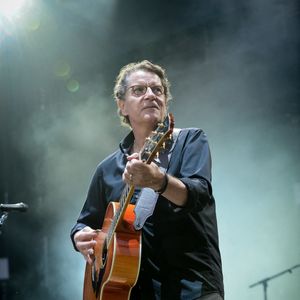 Avec le label qu'elle a créé, Baboo Music, dans le village d'Astaffort, où sa famille vit encore, elle a produit un titre inédit du chanteur en 2023...

Francis Cabrel se produit en concert au Paleo Festival de Nyon, en Suisse, le 21 juillet 2016. © Loona/Abaca