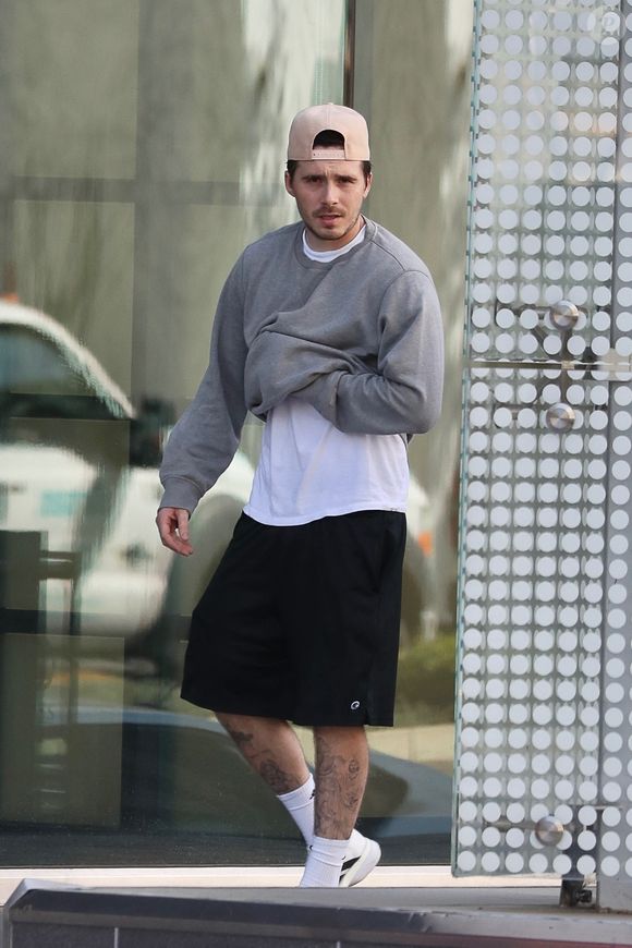 Los Angeles, CA Brooklyn Beckham a été aperçu à Los Angeles avec un ami, après avoir manqué le défilé de mode de Victoria Beckham à Paris.



Sur la photo : Brooklyn Beckham