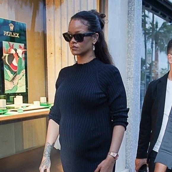On l'a vue le 19 mai 2025 se rendre à la projection du film de son chéri, et le lendemain, le 20 mai 2025, c'est dans une robe noire très sexy qu'elle apparaissait, toujours à ses côtés, à l'occasion d'une soirée au Palm Beach.

Rihanna brave la frénésie médiatique, à Cannes, en marge du festival du film, à l'occasion d'une séance de shopping en solo, et entre dans une boutique Messika, le 21 mai 2025. Backgrid USA / Bestimage