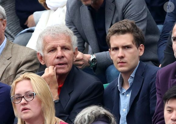 Patrick Poivre d'Arvor (PPDA) et son fils François dans les tribunes de la finale homme des internationaux de France de Roland Garros à Paris le 5 juin 2016. © Moreau-Jacovides / Bestimage