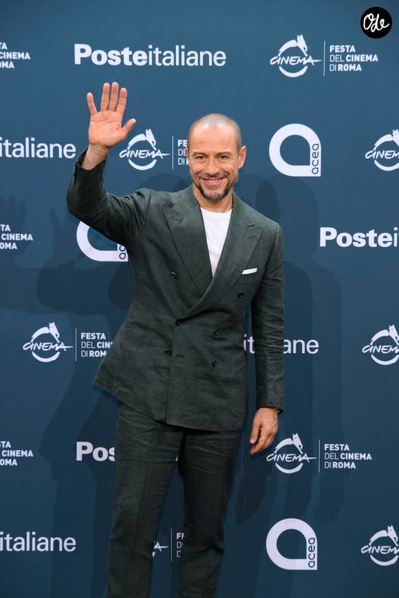 Le petit garçon rejoint ainsi une grande fratrie très unie pour le plus grand bonheur des parents.

Stefano Accorsi à la 20e édition du Festival du Film de Rome, le 22 octobre 2025.

©SGPItalia / Bestimage
