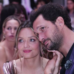 Eric Antoine a retrouvé l'amour et semble plus épanoui que jamais aux côtés de Gennifer Demey. 

Eric Antoine et sa femme Gennifer Demey - Soirée de gala du 10ème anniversaire de l'association "Les Bonnes Fées" à l'Hôtel The Peninsula Paris. © Rachid Bellak/Bestimage