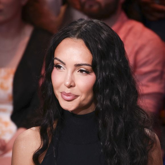 Bloquées à Dubaï, les célébrités réagissent aux critiques.

Exclusif - Nabilla Vergara sur le plateau de l'émission "C à vous" lors du 78ème Festival International du Film de Cannes. 

Photo : Jack Tribeca / Bestimage