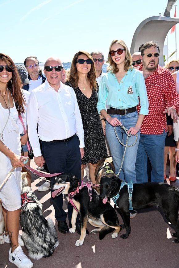 Lors de son allocution sur la promenade des Anglais, la jeune femme a fermement condamné les abandons et plaidé pour une plus grande responsabilité des propriétaires. 

A l'initiative d'Henry-Jean Servat, le journaliste, écrivain, adjoint au maire de la ville de Nice délégué à la protection animale, a eu lieu la 5eme Marche des Animaux sur la Promenade des Anglais à Nice, le 24 mai 2026. Cette année c'est la princesse Maria Chiara de Bourbon des Deux Siciles qui est la marraine de cette marche, en présence d'Eric Ciotti, le maire de Nice et président de l'Union des droites pour la République. © Bruno Bebert/Bestimage
