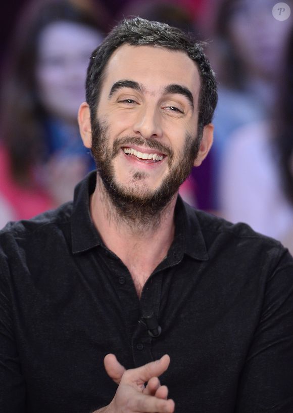 Celle-ci n'a d'ailleurs pas manqué de faire chavirer les cœurs des internautes.

Matthieu Noël - Enregistrement de l'émission "Vivement Dimanche" à Paris, le 17 décembre 2014. L'émission sera diffusée le 21 décembre 2014. |Enregistrement de l'émission "Vivement Dimanche" à Paris © COADIC GUIREC / BESTIMAGE