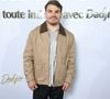 tandis que le rugbyman opte pour un pantalon et une chemise noirs sous une veste beige.

Antoine Dupont et l'ex Miss France Iris Mittenaere au photocall du Grand Dîner en toute intimité avec Dadju sur la plage de l'hôtel Carlton en marge du 78ème Festival International du Film de Cannes, France, le 17 mai 2025. © Lionel Urman/Bestimage
