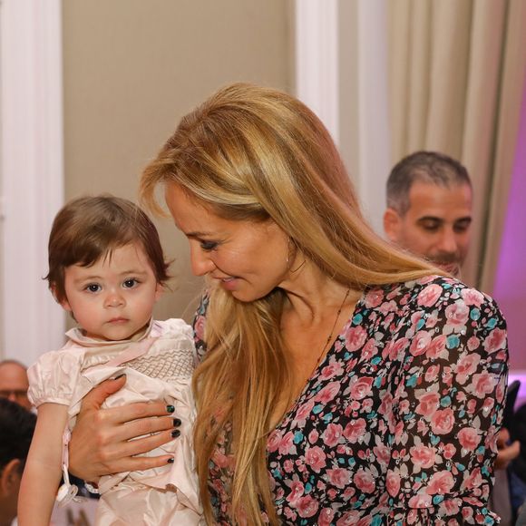 Exclusif - Adriana Karembeu, sa fille Nina Ohanian - Adriana reçoit la médaille Charles Aznavour à la soirée caritative organisée au Palais du Pharo, au profit de l'école arménienne Abovian. Marseille, le 26 octobre 2019.  © Philippe Doignon / Bestimage