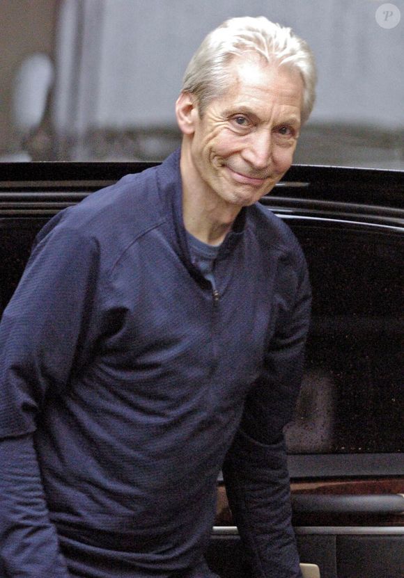 Cette immense demeure de 800 mètres carrés - située en Angleterre - coûtait 100 000 euros lorsque Charlie Watts l'a acquise, elle en vaut aujourd'hui 3 millions. 

Charlie Watts, mythique batteur des Stones et jazzman accompli, sera en conert à Paris en septembre 2010 avec un quartet de feu, expert du boogie-woogie !
Abaca