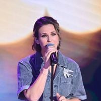 “Ça n’a pas été facile” : Lorie Pester perd ses moyens sur scène en évoquant son état depuis plusieurs années