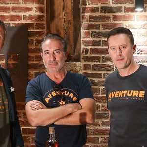 Exclusif - Jean Dujardin et ses trois partenaires, Antoine Gravouil, Olivier Carsoule et Éric Lafon, fondateurs de la distillerie Bordeaux Distilling Co, basée dans le quartier de Bacalan, lancent leur premier whisky, au nom évocateur : Aventure, à Bordeaux, France, le 1er octobre 2025. © Fabien Cottereau/Bestimage