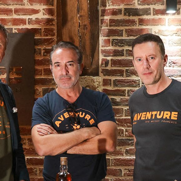 Exclusif - Jean Dujardin et ses trois partenaires, Antoine Gravouil, Olivier Carsoule et Éric Lafon, fondateurs de la distillerie Bordeaux Distilling Co, basée dans le quartier de Bacalan, lancent leur premier whisky, au nom évocateur : Aventure, à Bordeaux, France, le 1er octobre 2025. © Fabien Cottereau/Bestimage