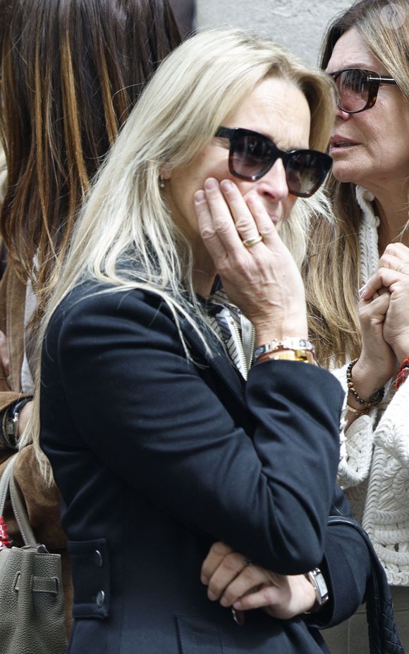 Estelle Lefébure - Sorties des Obsèques de Constance de la Fontaine en l'église Notre-Dame-de-Grâce-de-Passy à Paris le 12 mai 2026. © Coadic Guirec - Julien Sarkissian / Bestimage