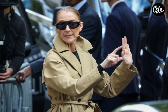 Céline Dion - Céline Dion acclamée par ses fans à la sortie du palace Royal Monceau à Paris. Céline Dion fait son grand retour sur scène à Paris avec une série de concerts exceptionnels à la Paris La Défense Arena du 12 septembre au 17 octobre 2026. Seize dates exclusives en septembre et octobre 2026, ainsi que dix dates en mai 2027, pour un spectacle qui s'annonce d'ores et déjà historique. Paris le31/08/2026.
© CYRIL MOREAU / BESTIMAGE