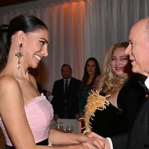 Le 26 novembre 2025, Emmanuel-Philibert a présenté Adriana au Prince Albert de Monaco lors d’un gala caritatif à Monaco.

Adriana Abascal, la nouvelle compagne du prince Emmanuel-Philibert de Savoie et le prince Albert II de Monaco au dîner de Gala de l'Association Monégasque de l'Ordre de Saint Maurice et Saint Lazare au Yacht Club de Monaco, le 26 novembre 2025.

© Bruno Bebert / Bestimage